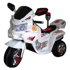 Kanak -kanak yang berwarna -warni tricycle elektrik