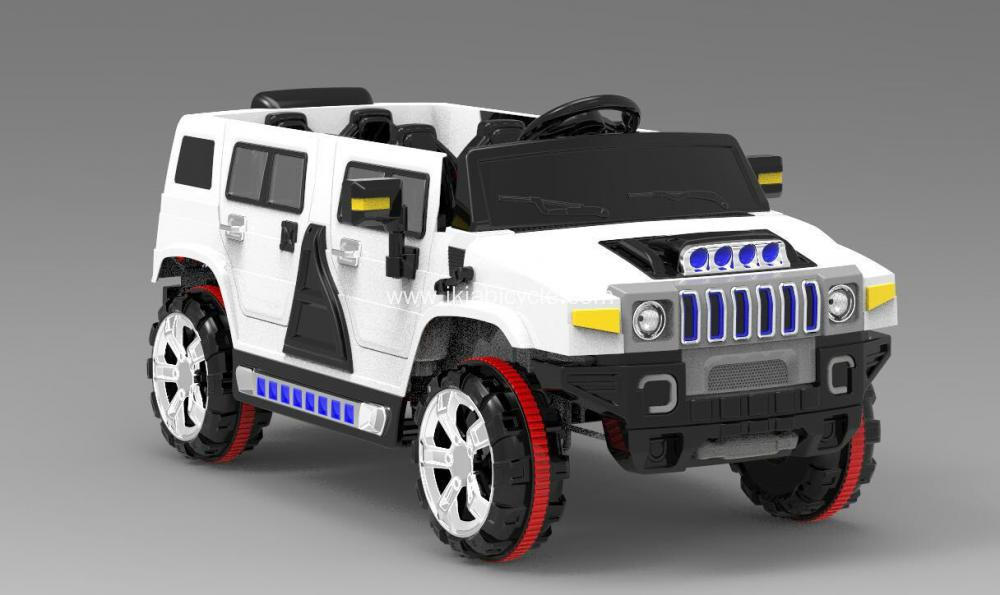Kanak -kanak super empat perjalanan warna di atas kereta