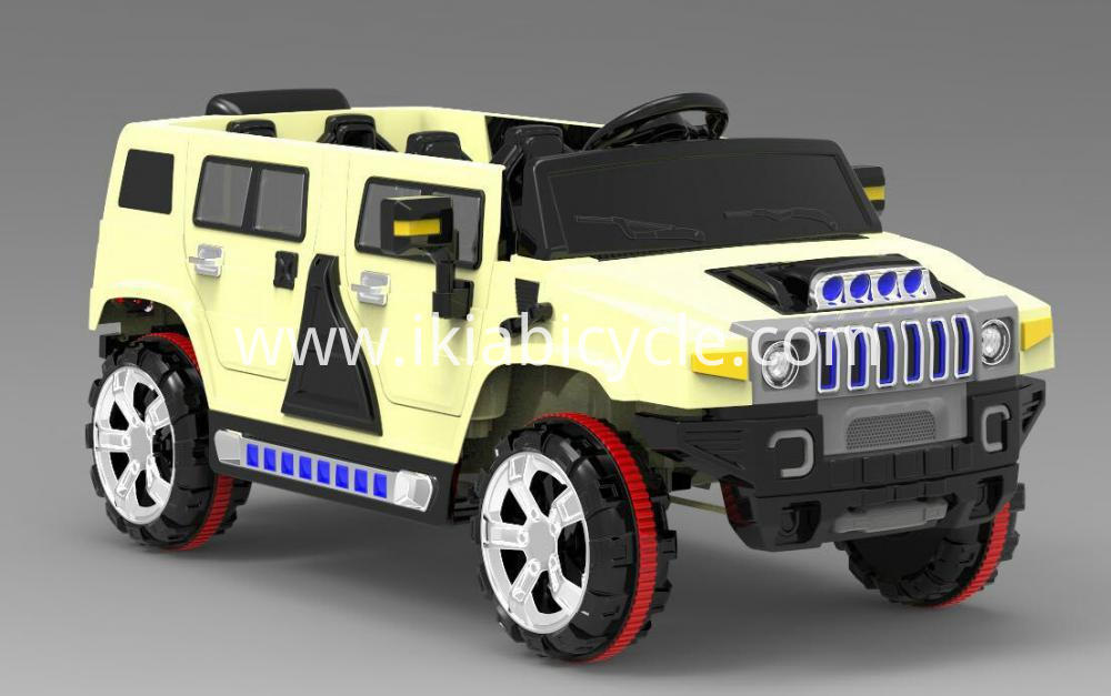 Anak -anak super kuning menaiki kereta